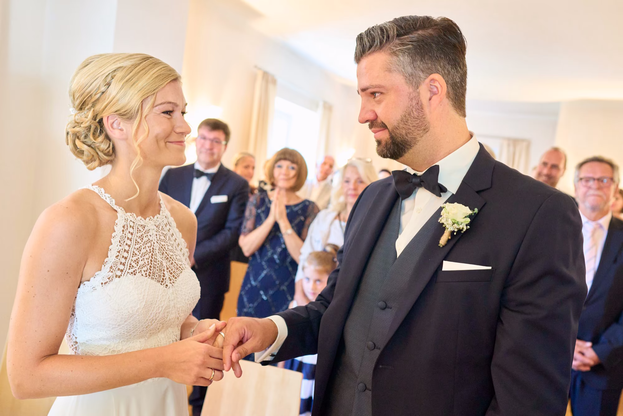 Fotografía romántica de bodas - Novios en Gilching